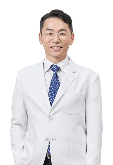 박재범 원장 프로필 사진. 어깨·팔꿈치 진료를 봅니다.