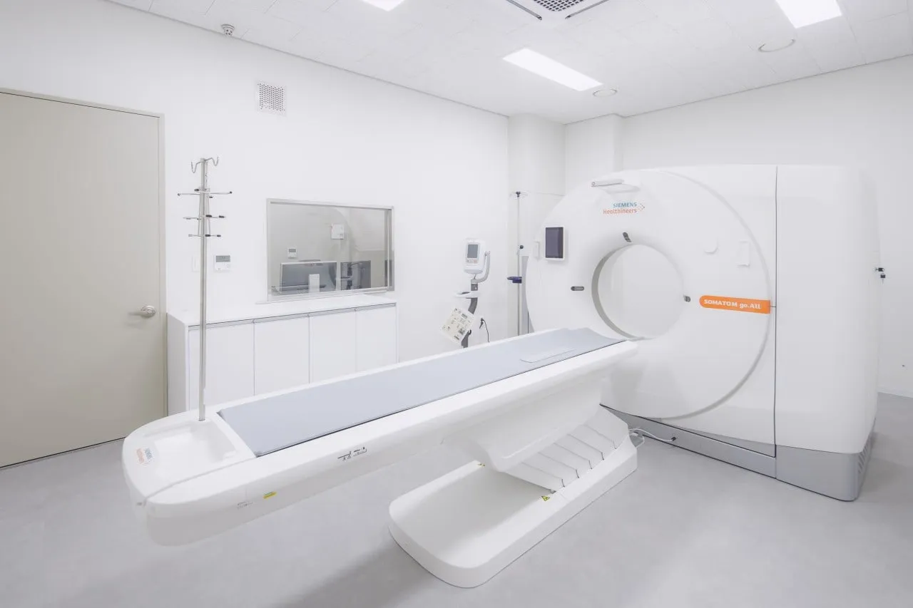 달려라병원의 3.0T MRI 장비. 지멘스 마그네톰 루미나 촬영실 전경.